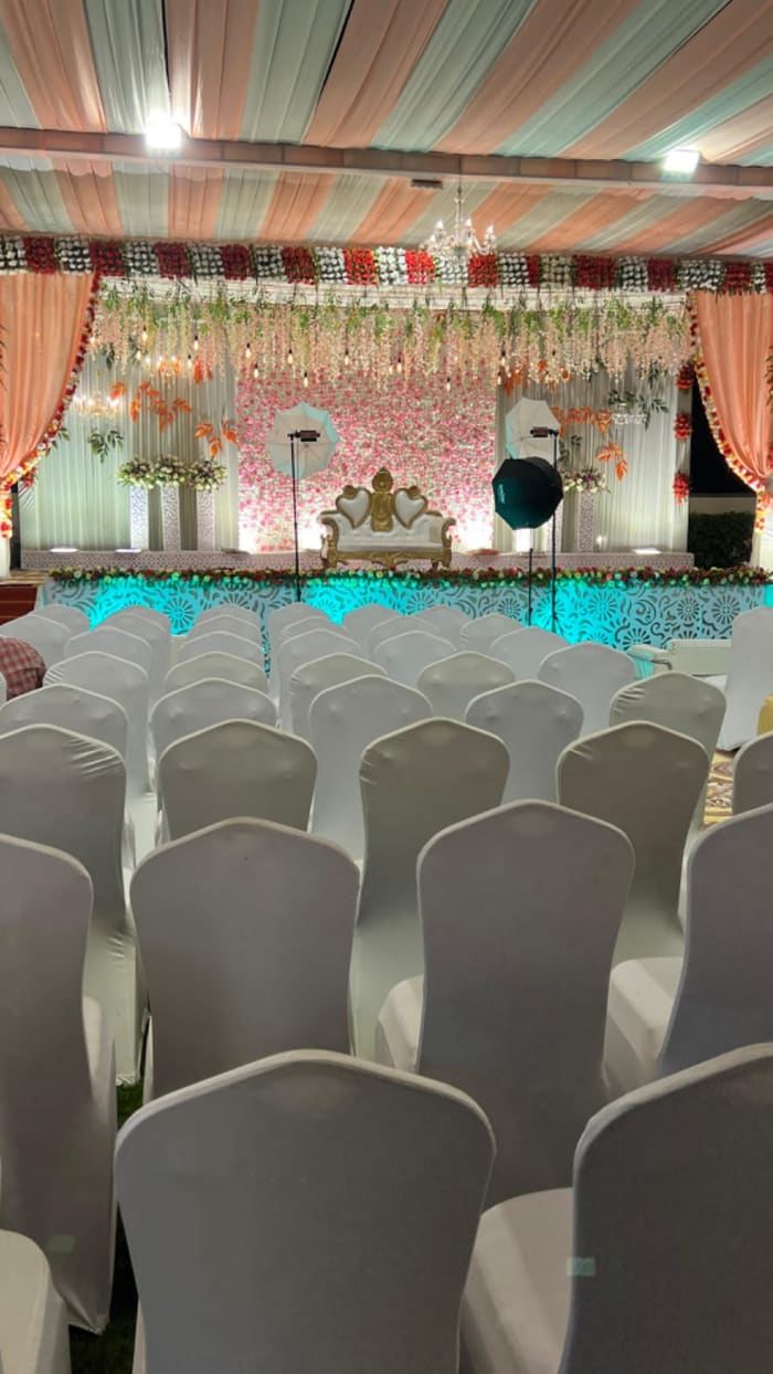 Gold mirrored altar styled with fresh flowers